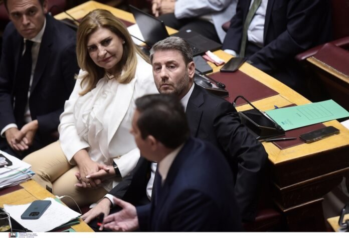 Σύγκρουση-Ανδρουλάκη-Μηταράκη-στη-Βουλή:-«Πείτε-μας,-φεύγετε-ή-μένετε;»-–-«Η-ΝΔ-έχει-ξεκαθαρίσει-τι-θα-κάνει-από-την-αρχή»