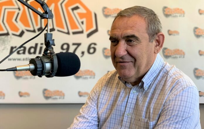 Το-ΠΑΣΟΚ-έγινε-η-μακριά-ουρά-του-ΣΥΡΙΖΑ-–-Καταγγέλλουν-αλλά-προτάσεις-δεν-έχουν-–-Απαντώ-με-έργα