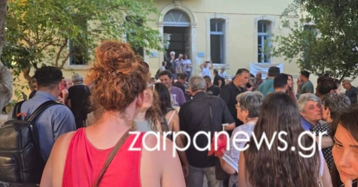 Ξανά-στο-εδώλιο-οι-4-για-την-πρωτοφανή-επίθεση-στα-γραφεία-του-ΚΚΕ-στα-Χανιά:-Εισαγγελική-έφεση-επειδή-έπεσαν-«στα-μαλακά»