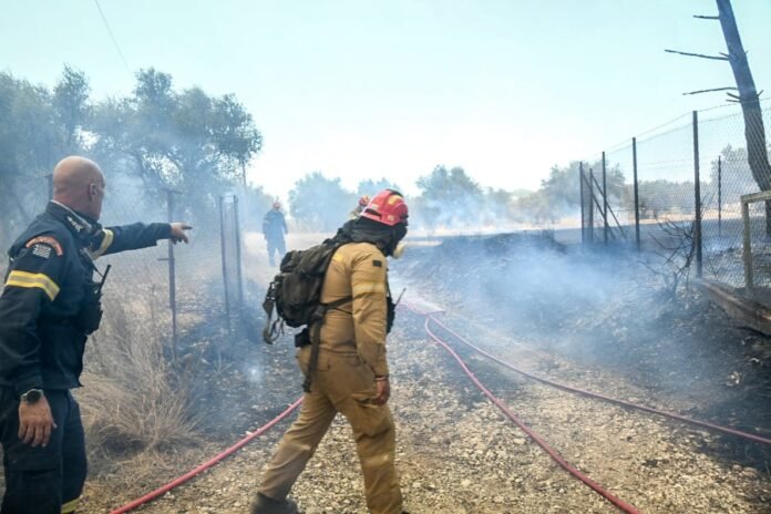 ΣΥΡΙΖΑ-για-φωτιές:-Η-κατάσβεση-δεν-μπορεί-να-στηρίζεται-μόνο-σε-ήρωες-πυροσβέστες