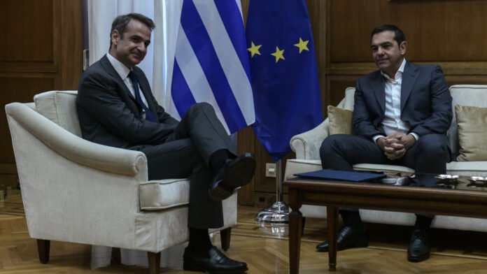 Δημοσκόπηση-interview:-Μπροστά-η-ΝΔ-αλλά-με-απώλειες