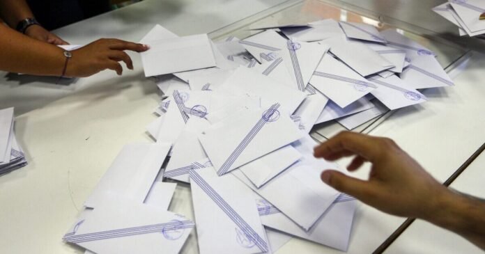 Δημοσκόπηση:-Καθίζηση-5-μονάδων-για-τη-ΝΔ-μέσα-στο-καλοκαίρι-–-Το-«κρας-τεστ»-Μητσοτάκη-και-Τσίπρα