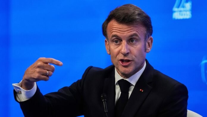 o-Μακρόν-αποκλείει-το-ενδεχόμενο-παραίτησης-–-Δημοσκόπηση-κόλαφος:-7-στους-10-θέλουν-να-πέσει-η-κυβέρνηση