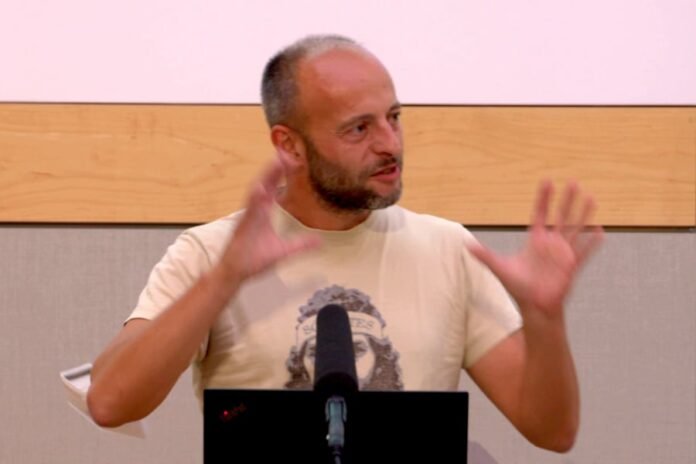 brain-gain:-Πώς-η-Ελλάδα-χαντακώνει-την-έρευνα-και-(ξανά)-διώχνει-τα…-μυαλά-της-–-Τι-αναφέρει-ο-dr-Αλ.-Σταματάκης