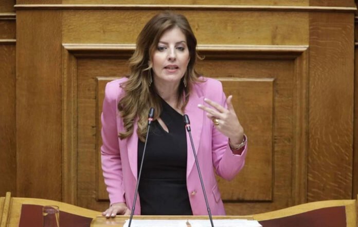 Κωνσταντίνα-Καραμπατσώλη:-«Η-πολιτική-είναι-κατηφορικός-δρόμος,-όχι-στρωμένο-κόκκινο-χαλί-που-πιστεύουν-στερεοτυπικά»