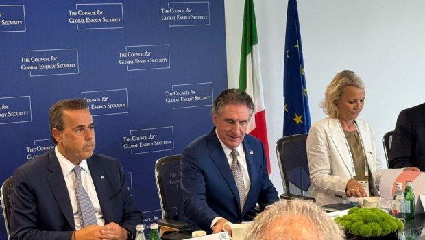 Παπασταύρου:-Η-Ελλάδα-σημαντικός-ενεργειακός-κόμβος-στην-Αν.-Μεσόγειο-–-Μεγάλη-ευκαιρία-ο-Κάθετος-Διάδρομος