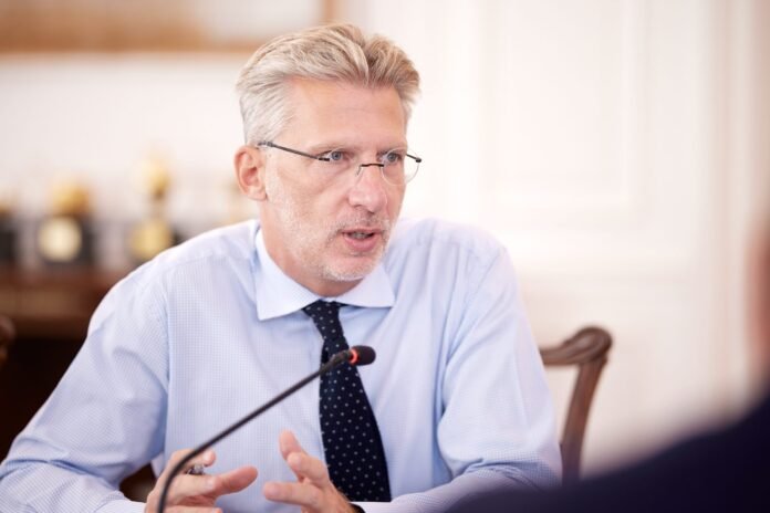 Άκης-Σκέρτσος-για-ΠΑΣΟΚ:-«Και-το-“κλόπυ-πέιστ”-έχει-τα-όρια-του»