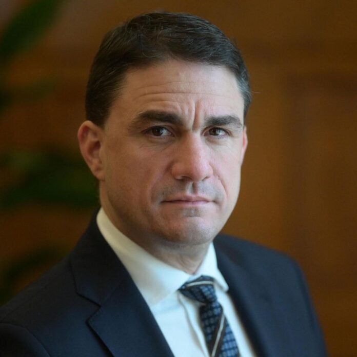 «Το-53%-των-μικρομεσαίων-ψήφισε-ΝΔ-το-2023-Σήμερα-σε-αυτούς-έχει-γυρίσει-την-πλάτη.-Εκτελώντας-το-πνεύμα-της-μελέτης-Πισσαρίδη,-αφανίζει-τη-μικρομεσαία-επιχειρηματικότητα»