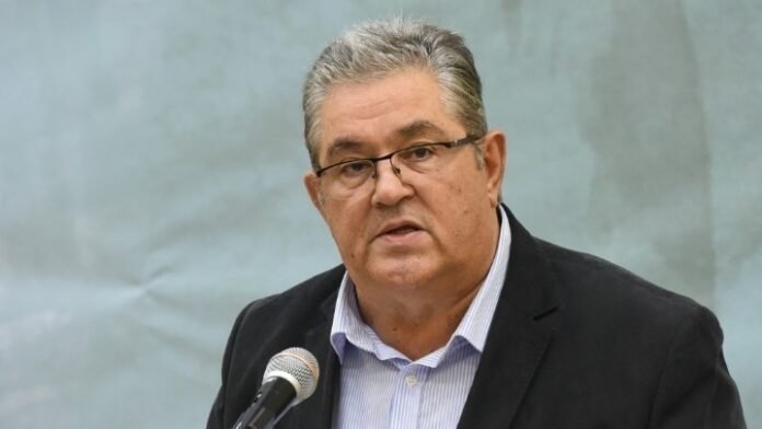 Κουτσούμπας-από-σχολείο-της-Θεσσαλονίκης:-«Ξέρετε-να-παλεύετε-συλλογικά»