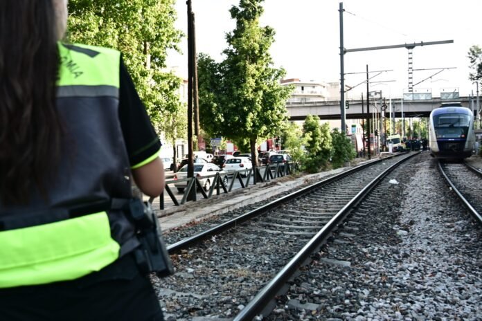 ΚΚΕ-για-το-δυστύχημα-στον-Προαστιακό:-Εγκληματικές-ευθύνες-κυβέρνησης-και-ΟΣΕ-για-την-κατάσταση-στον-σιδηρόδρομο