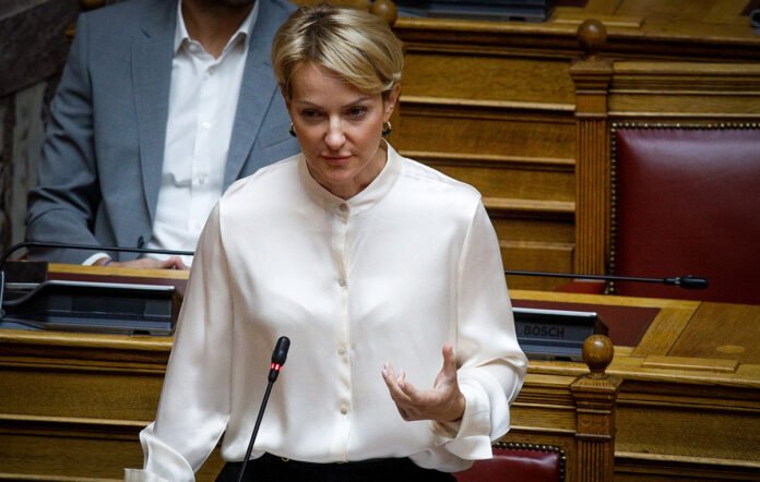 Σδούκου:-Το-ΠΑΣΟΚ-είναι-καμουφλαρισμένος-ΣΥΡΙΖΑ