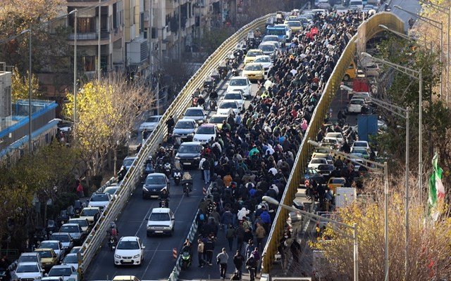Ιράν:-Έξι-νεκροί-στις-συγκρούσεις-μεταξύ-διαδηλωτών-και-δυνάμεων-ασφαλείας
