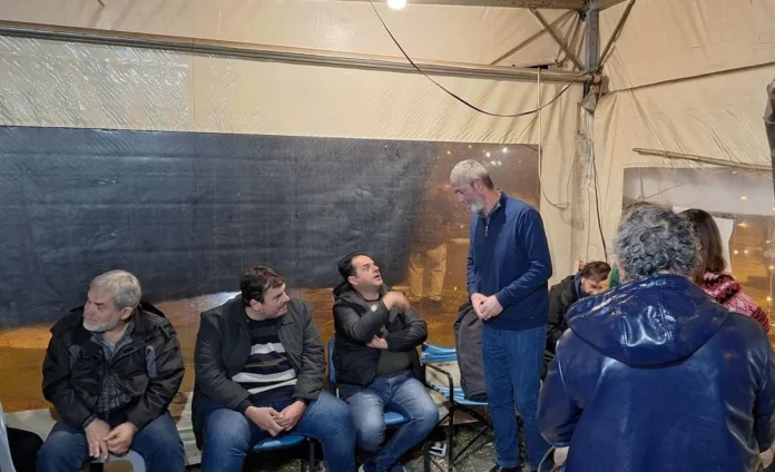 Μπλόκο-Λούρου-–-Επίσκεψη-κλιμακίου-του-ΚΚΕ-με-τον-Νίκο-Έξαρχο