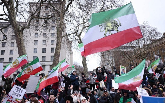 Πρόεδρος-ιρανικής-Βουλής:-“Η-χώρα-βρίσκεται-σε-πόλεμο-κατά-τρομοκρατών”