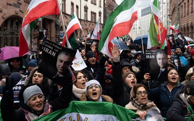 Ιράν:-Η-εισαγγελία-απειλεί-τους-“ταραξίες”-με-διώξεις-που-επισύρουν-τη-θανατική-ποινή