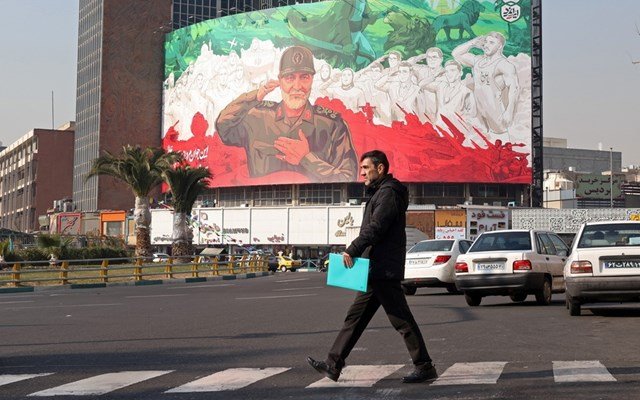 Βρετανία:-Έκλεισε-προσωρινά-την-πρεσβεία-στην-Τεχεράνη-εν-μέσω-κλιμάκωσης-στο-Ιράν