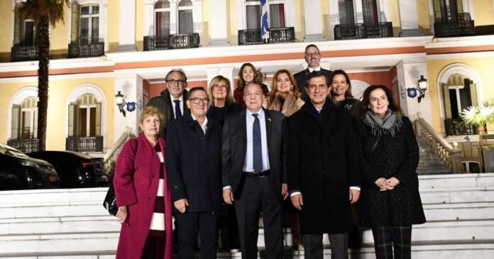 ΥΜΑΘ:-Με-ελληνικής-καταγωγής-γερουσιαστές-και-βουλευτές-από-τις-ΗΠΑ,-την-Αυστραλία-και-τον-Καναδά-συναντήθηκε-ο-Γκιουλέκας