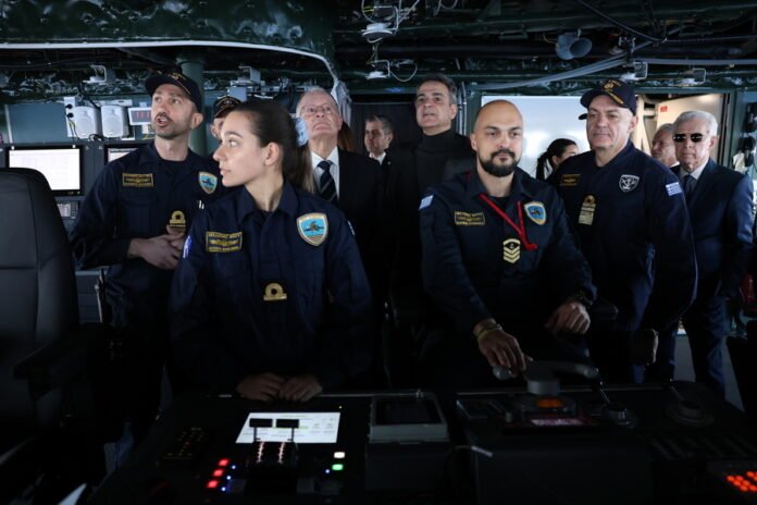 nέα-εποχή-με-τη-φρεγάτα-«Κίμων»-–-Μητσοτάκης:-Χρέος-μου-να-παραδώσω-μία-πατρίδα-ασφαλέστερη-–-Δένδιας:-Αποστολή-της-να-εξασφαλίζει-τα-κυριαρχικά-μας-δικαιώματα-[videos]