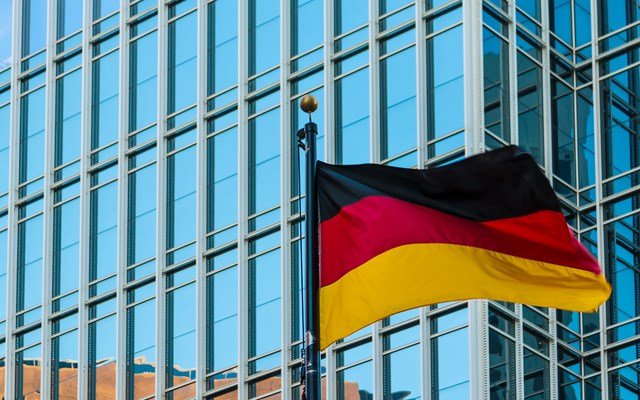 Γερμανία:-Σύγκρουση-λεωφορείου-και-τρένου-στο-λιμάνι-του-Αμβούργου-με-έναν-νεκρό