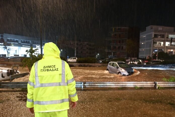 ΚΚΕ:-Ο-λαός-να-μην-παραπλανηθεί-από-το-γνωστό-«πινγκ-–-πονγκ»-ευθυνών-ούτε-να-συμβιβαστεί-με-το-ότι-όλα-αυτά-είναι-μοιραίο-να-συμβαίνουν-«εξαιτίας-της-κλιματικής-κρίσης»-facebook-logo-twitter-logo-print-mail-logo-print-html-logo-print-pdf-logo-Πηγή:-eurokinissi-Σε-ανακοίνωσή-του-για-τα-προβλήματα-από-την-κακοκαιρία-στην-Αττική-και-σε-άλλες-περιοχές-της-χώρας,-το-Γραφείο-Τύπου-της-ΚΕ-του-ΚΚΕ-υπογραμμίζει-τα-εξής:-«Δύο-νεκροί-άνθρωποι,-πλημμυρισμένα-σπίτια,-αυτοκίνητα,-σχολεία-και-σταθμοί-Μέσων-Μεταφοράς,-δρόμοι-που-μετατράπηκαν-σε-χειμάρρους,-υπερχείλιση-ρεμάτων,-ήταν,-για-μια-ακόμη-φορά,-τα-αποτελέσματα,-όχι-ενός-αναμενόμενου-για-την-εποχή-καιρικού-φαινομένου,-αλλά-της-κρατικής-και-κυβερνητ