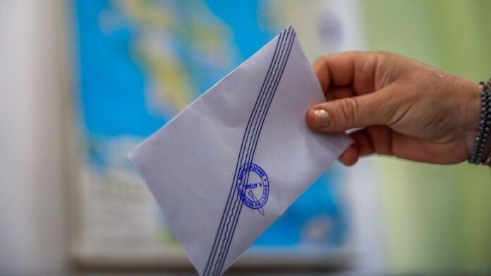 Δημοσκόπηση-metron-analysis:-Προβάδισμα-16-μονάδων-για-ΝΔ-–-Πτώση-για-ΠΑΣΟΚ,-τα-ποσοστά-Καρυστιανού