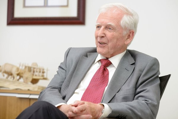 Ο- Χάραλντ-τσουρ-Χάουζεν,-o-Τζέιμς-Ντ.-Γουότσον-και-η-Ελλάδα-των-μνημονίων