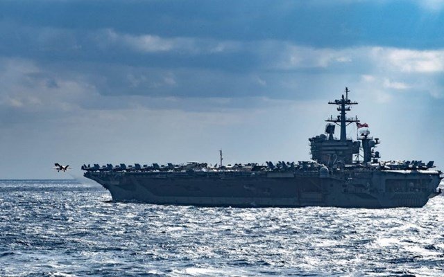 Σύννεφα-πολέμου-στο-Ιράν:-Το-αεροπλανοφόρο-Αβραάμ-Λίνκολν-πλησιάζει-στον-Περσικό-–-“Έτοιμη”-για-πόλεμο-δηλώνει-η-Τεχεράνη