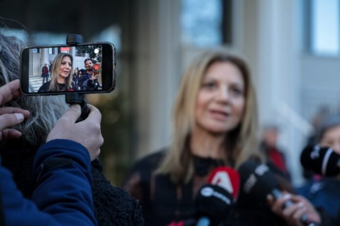 Από-τη-Μαρία-Καρυστιανού-των-Τεμπών,-στην-Μαρία-Καρυστιανού-της-πολιτικής