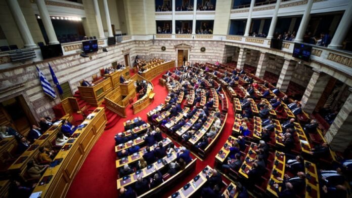 Πέφτει-και-το-ΚΚΕ-–-Έχασε-αξιοπιστία-με-την-ψήφιση-της-ντροπιαστικής-τροπολογίας-Κεφαλογιάννη