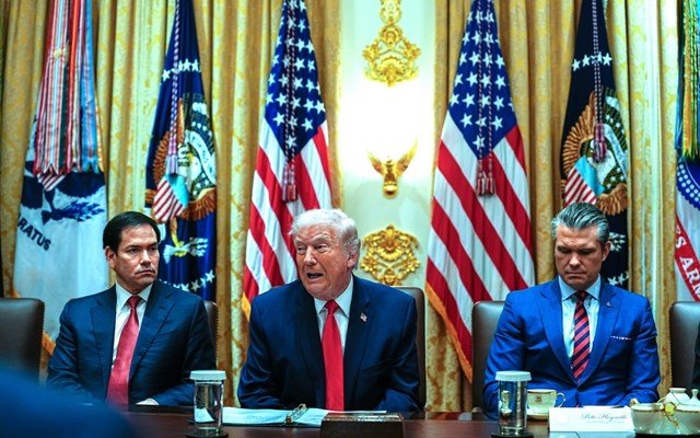 Χέγκσεθ:-Το-Πεντάγωνο-είναι-έτοιμο-να-εκτελέσει-ό,τι-αποφασίσει-ο-Τραμπ-για-το-Ιράν