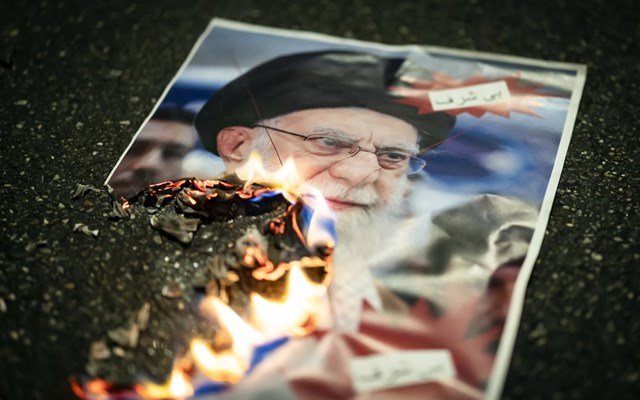 Ιράν:-Ο-πρώην-πρωθυπουργός-Μουσαβί-καλεί-την-ηγεσία-της-χώρας-να-εγκαταλείψει-την-εξουσία