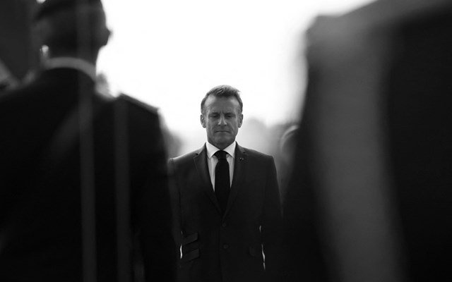 bloomberg:-Ο-Μακρόν-έχει-την-ευκαιρία-να-κάνει-τη-Γαλλία-πιο-“ανθεκτική”-στη-Λεπέν