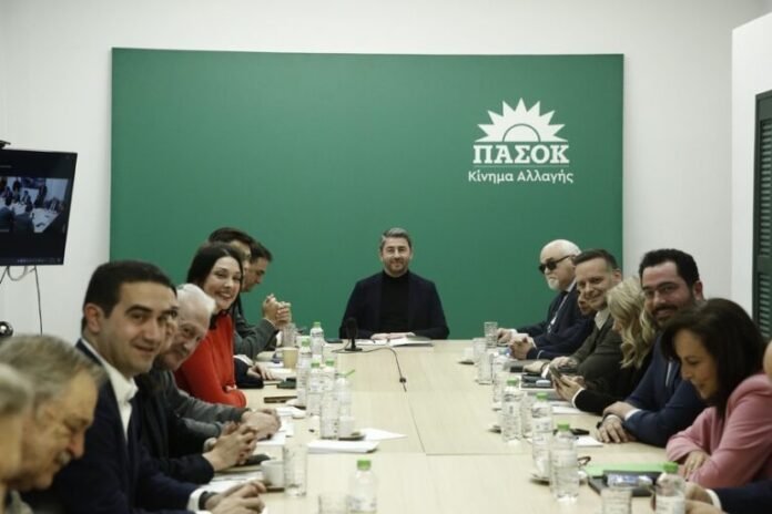 ΠΑΣΟΚ-χαράσσει-αυτόνομη-πορεία-με-κεντρικό-αντίπαλο-τη-Νέα-Δημοκρατία