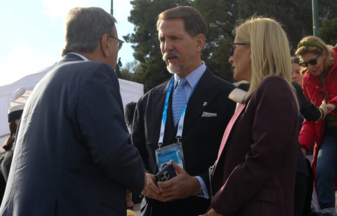 Ο…-ντε-Γκες-προβληματίζει-το-Μαξίμου