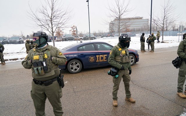 ΗΠΑ:-Σε-διαθεσιμότητα-δύο-αστυνομικοί-της-ice-για-ψευδείς-καταθέσεις-σε-περιστατικά-πυροβολισμών-στη-Μινεάπολη