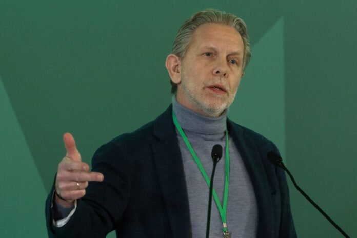 Παύλος-Γερουλάνος:-Το-δίλημμα-είναι-«Πάμε-μπροστά-με-το-ΠΑΣΟΚ-ή-μένουμε-πίσω-με-τη-Νέα-Δημοκρατία;»