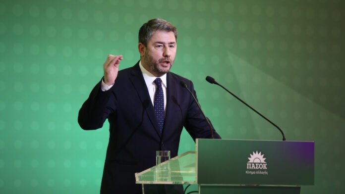 Ανδρουλάκης:-eπέλεξε-να-μην-τεντώσει-το-σχοινί-της-εσωκομματικής-αντιπαράθεσης