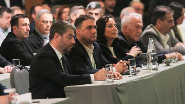 Ρήγμα-στο-ΠΑΣΟΚ-για-τη-μετεκλογική-στρατηγική-και-πίεση-για-«όχι»-στη-Νέα-Δημοκρατία