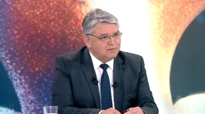 Δημήτρης-Νατσιός:-«Μετά-χαράς-θα-δεχόμασταν-την-Μαρία-Καρυστιανού-στη-Νίκη»-–-Τι-είπε-για-ελληνοτουρκικά,-θρησκεία-&-τις-κόντρες-στη-Βουλή