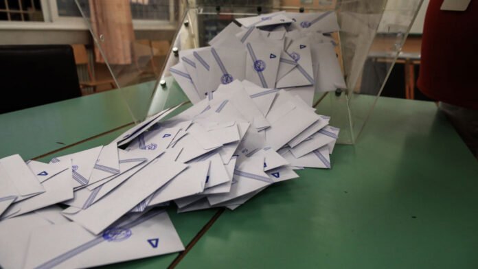 Δημοσκόπηση-gpo:-Σταθερά-πρώτη-η-ΝΔ-–-Θετικοί-οι-πολίτες-στη-Συνταγματική-Αναθεώρηση