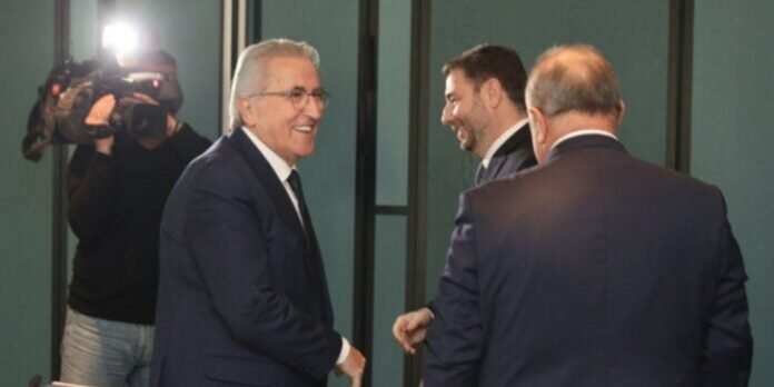 Διάσπαση-ΠΑΣΟΚ-στο-Εργατικό-Κέντρο-Αθήνας-Βγήκε-πρώτο-το-ΚΚΕ-και-δεύτερος-…ο-Παναγόπουλος