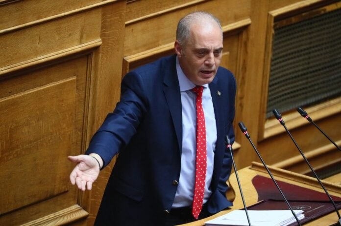 Κάλεσμα-Βελόπουλου-στους-πολιτικούς-αρχηγούς-να-«βάλουν-το-χέρι-στην-τσέπη»-για-τις-φωτογραφίες-της-Καισαριανής