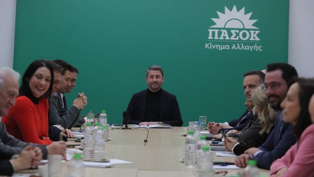 Το-ΠΑΣΟΚ-μένει-με-32-βουλευτές-μετά-την-διαγραφή-Παρασκευαΐδη,-οι-ανεξάρτητοι-σε-αριθμό-ρεκόρ,-φτάνουν-τους-27