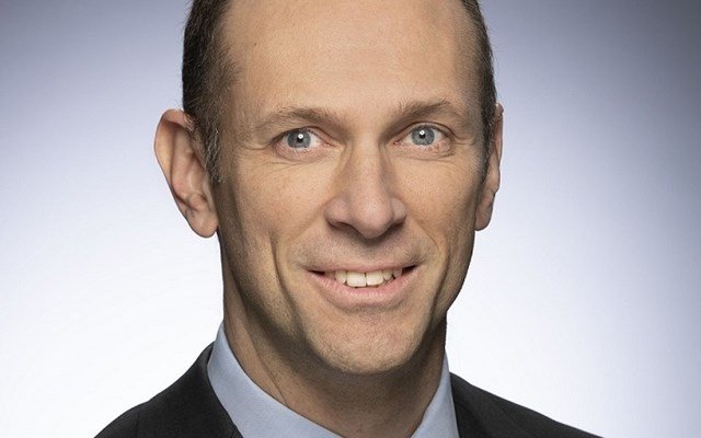 goolsbee-(fed):-Μπορεί-να-γίνουν-“αρκετές”-μειώσεις-επιτοκίων-το-2026-αν-ο-πληθωρισμός-πάει-στο-2%