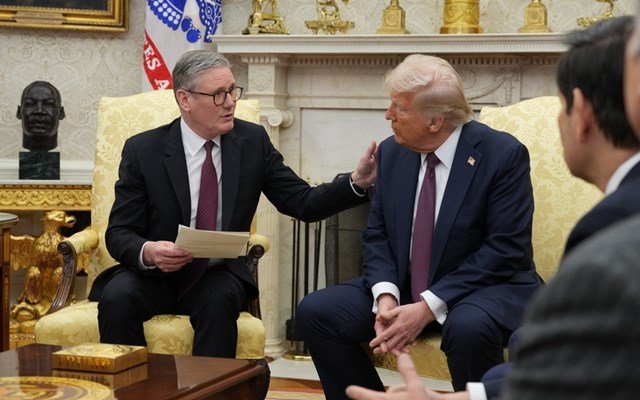 Τηλεφωνική-επικοινωνία-Στάρμερ-Τραμπ-–-Στο-επίκεντρο-Ιράν,-Ουκρανία-και-Γάζα