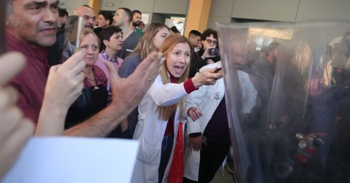 «Πυρά»-αντιπολίτευσης-για-τα-επεισόδια-στο-Κρατικό-Νίκαιας:-Οι-αντιδράσεις-ΠΑΣΟΚ,-ΚΚΕ-και-ΣΥΡΙΖΑ