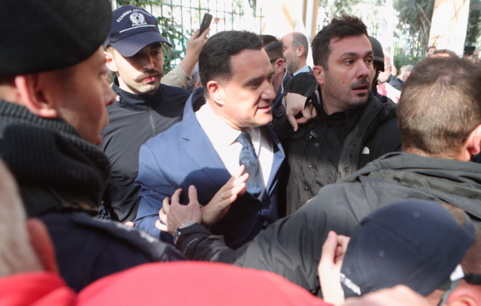 Κόντρα-ΝΔ-–-ΣΥΡΙΖΑ-στη-Βουλή-για-τα-επεισόδια-στο-Γενικό-Κρατικό-Νοσοκομείο-Νίκαιας