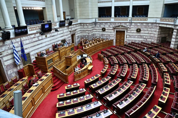 Κόντρα-ΝΔ-ΚΚΕ-για-τα-επεισόδια-στη-Νίκαια:-«Επικροτείτε-την-βία»-«Εσείς-θα-έχετε-τον-φόβο»