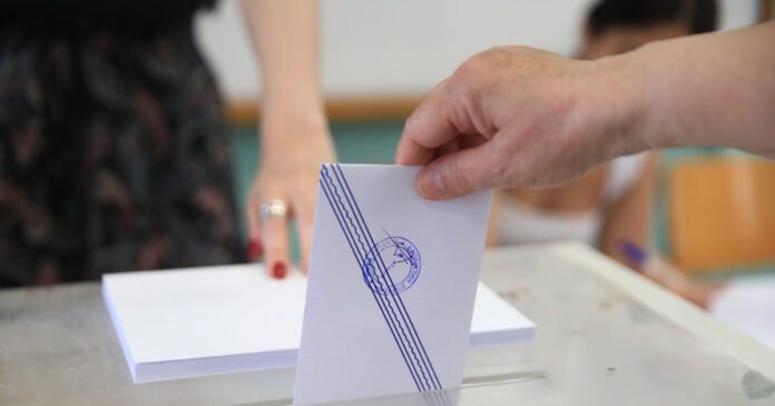 Δημοσκόπηση-metron-analysis:-Στις-16,7-μονάδες-η-διαφορά-ΝΔ-και-ΠΑΣΟΚ-–-Πτώση-για-Καρυστιανού,-οι-γνώμες-για-Τσίπρα-και-Σαμαρά