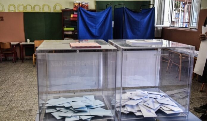 metron-analysis:-Το-παράδοξο-μιας-δημοσκόπησης-–-Πέφτει-η-ΝΔ-στην-πρόθεση-ψήφου,-ανεβαίνει-στην-εκτίμηση-(βίντεο)